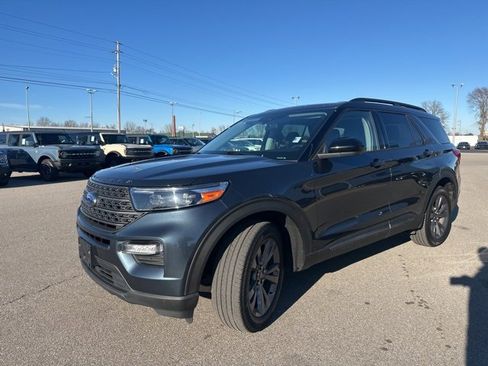 Used 2022 Ford Explorer XLT w/ Equipment Group 202A image 29