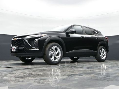 New 2026 Chevrolet Trax LS w/ LS Convenience Package FWD image 28