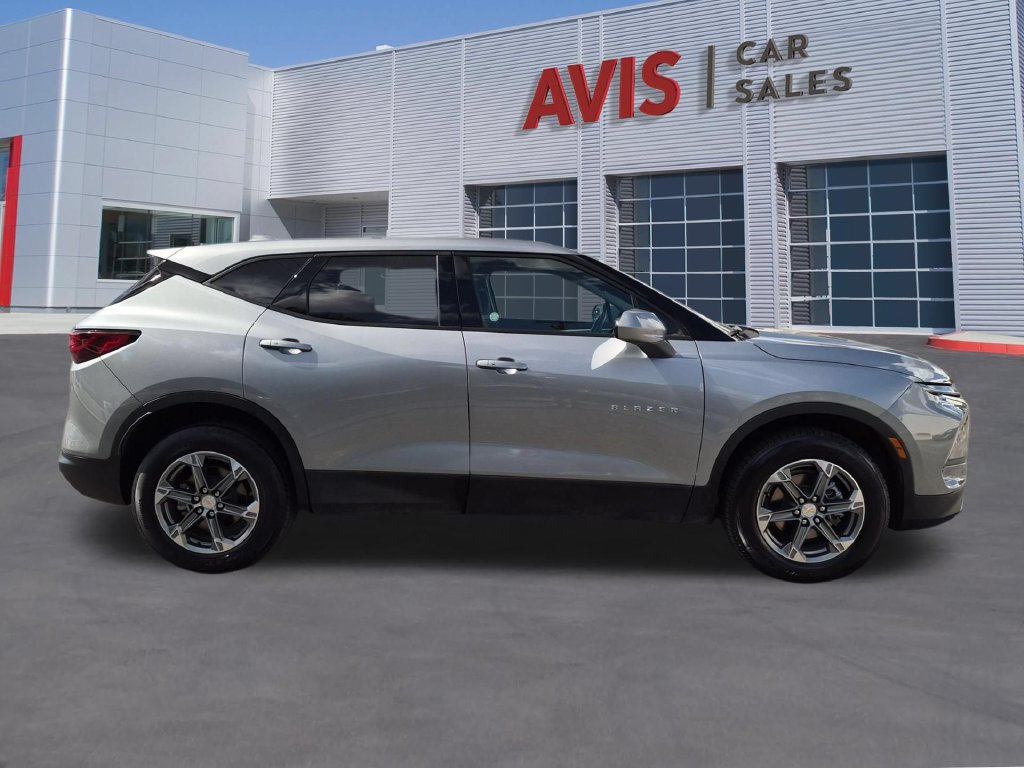 Used 2025 Chevrolet Blazer LT AWD/4WD image 4