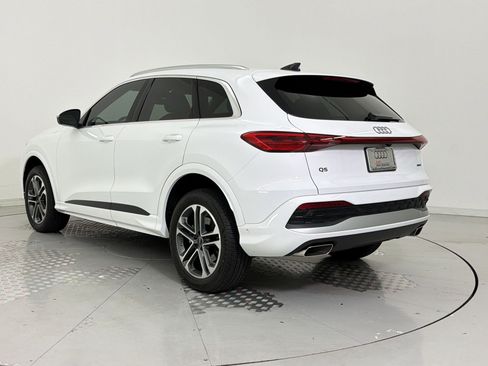 Certified 2025 Audi Q5 Premium w/ Convenience Package AWD/4WD image 3