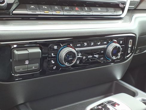 New 2026 Chevrolet Silverado 1500 High Country AWD/4WD image 18