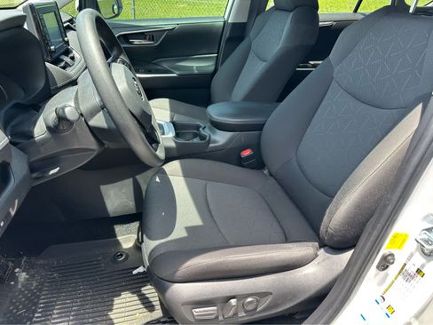 Used 2021 Toyota RAV4 XLE AWD/4WD image 12