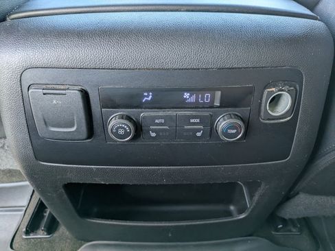 Used 2017 GMC Yukon XL SLT AWD/4WD image 16