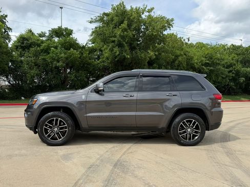 Used 2018 Jeep Grand Cherokee Trailhawk w/ Trailhawk Luxury Group AWD/4WD image 3