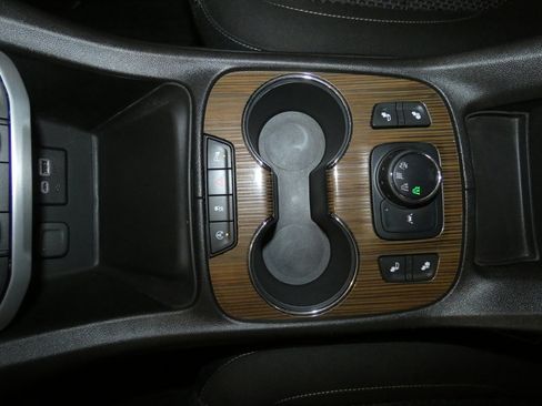 Used 2023 GMC Acadia SLE w/ Driver Convenience Package image 15