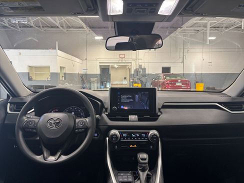 Used 2025 Toyota RAV4 XLE image 37