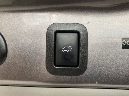 Used 2014 Toyota Highlander XLE AWD/4WD image 18