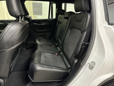 Used 2023 Jeep Grand Cherokee Altitude image 15