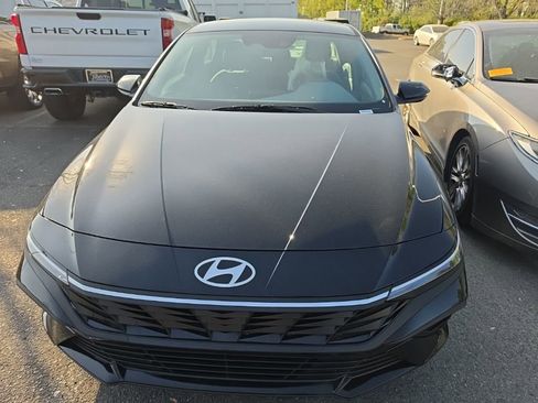 Used 2025 Hyundai Elantra Sport image 5