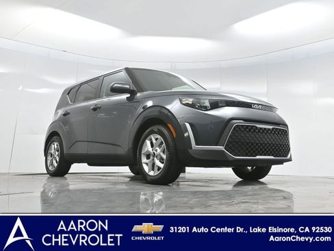 Used 2023 Kia Soul LX w/ LX Technology Package image 2