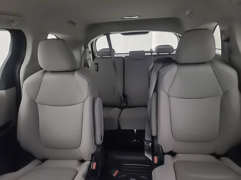 Used 2024 Toyota Sienna LE AWD/4WD image 30