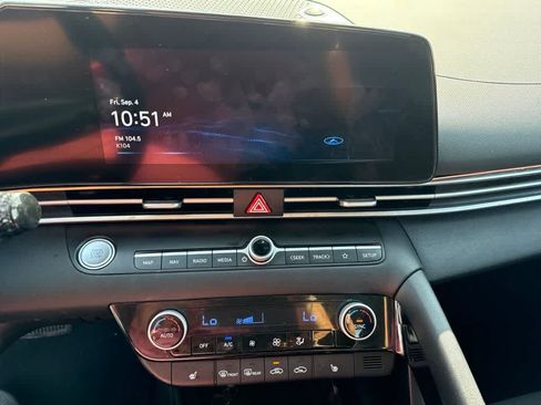 Used 2023 Hyundai Elantra SEL w/ Convenience Package FWD image 16