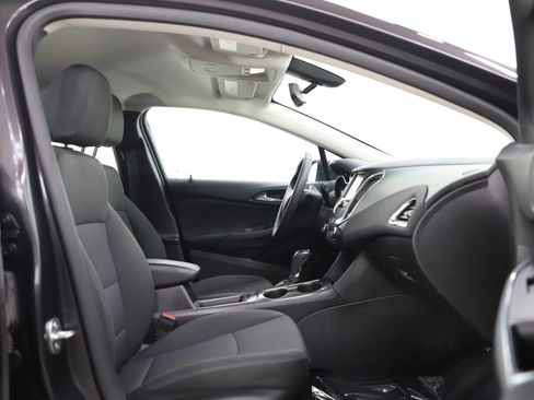 Used 2017 Chevrolet Cruze LT w/ Convenience Package image 11