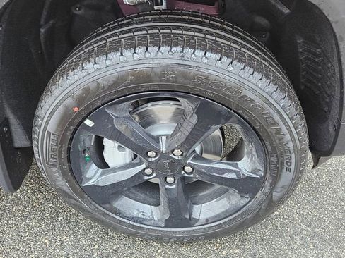 New 2025 Jeep Grand Cherokee Limited w/ Luxury Tech Group II RWD image 18