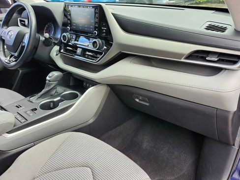 Used 2021 Toyota Highlander LE image 17