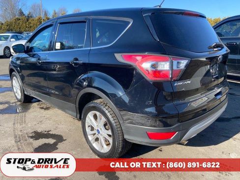 Used 2017 Ford Escape SE image 3
