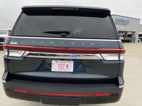 Used 2024 Lincoln Navigator Reserve image 5
