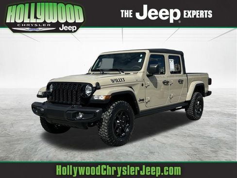 Used 2022 Jeep Gladiator Sport image 1