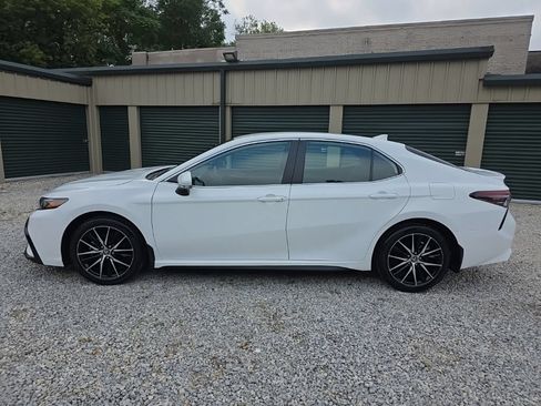 Certified 2024 Toyota Camry SE FWD image 3