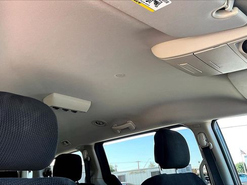 Used 2018 Dodge Grand Caravan SE w/ UConnect Hands-Free Group FWD image 16