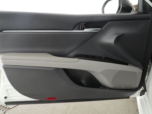 Used 2022 Toyota Camry LE FWD image 8