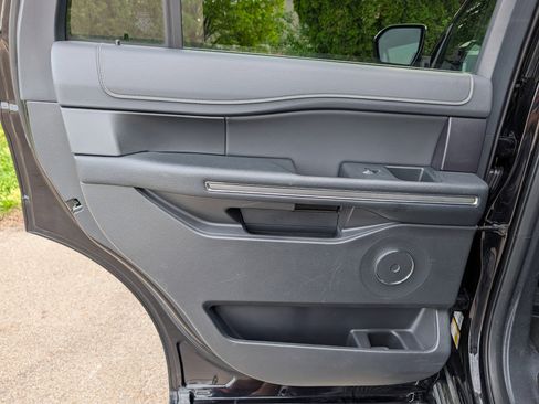 Used 2024 Ford Expedition XLT image 39