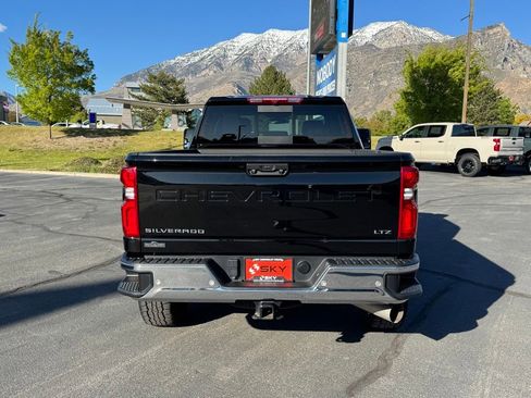 Used 2022 Chevrolet Silverado 2500 LTZ w/ LTZ Plus Package AWD/4WD image 8