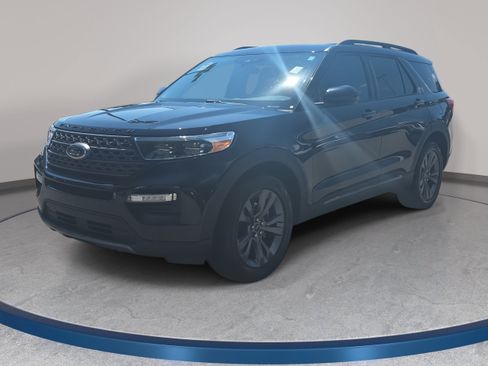Used 2023 Ford Explorer XLT w/ Equipment Group 202A AWD/4WD image 1