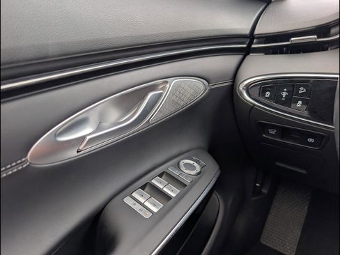 Used 2025 Genesis GV70 2.5T AWD/4WD image 18