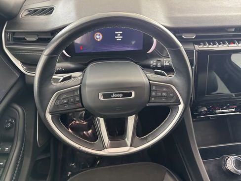 Used 2021 Jeep Grand Cherokee L Laredo image 25