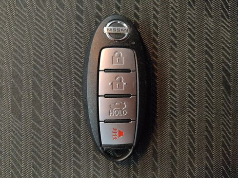 Used 2021 Nissan Versa SV image 32