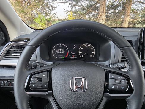 Used 2025 Honda Odyssey Touring image 15