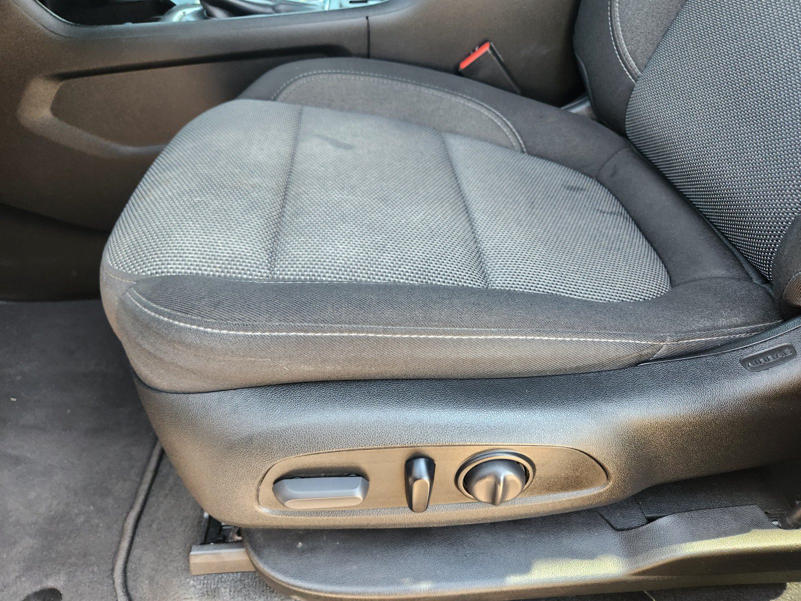 Used 2023 Chevrolet Traverse LT FWD image 21