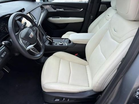 Certified 2023 Cadillac XT5 Sportv w/ Technology Package AWD/4WD image 9