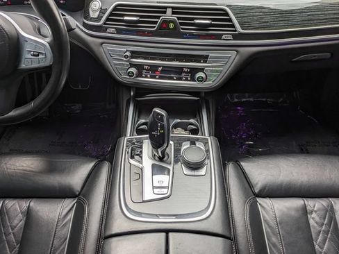 Used 2022 BMW 750i xDrive w/ M Sport Package AWD/4WD image 18