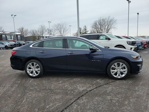 Used 2017 Chevrolet Malibu Premier w/ Driver Confidence Package image 3