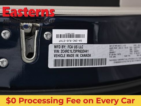 Used 2023 Chrysler Pacifica Touring-L FWD image 36
