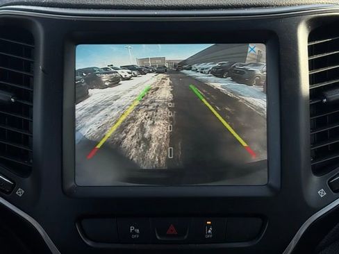 Used 2021 Jeep Cherokee Latitude Lux w/ Comfort/Convenience Group image 37