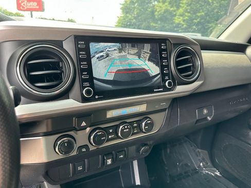 Used 2021 Toyota Tacoma SR5 AWD/4WD image 18