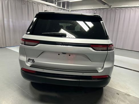 Used 2024 Jeep Grand Cherokee Altitude image 6