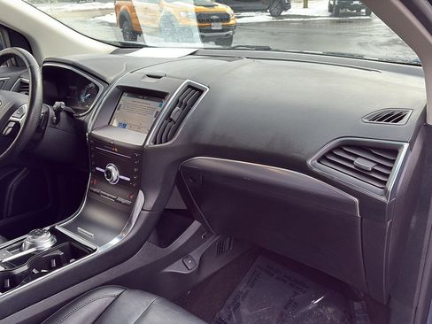 Used 2019 Ford Edge Titanium image 22