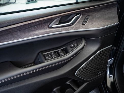 Used 2024 Jeep Grand Cherokee Limited 4xe image 21