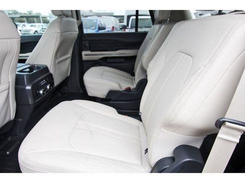 Used 2023 Ford Expedition Platinum image 13