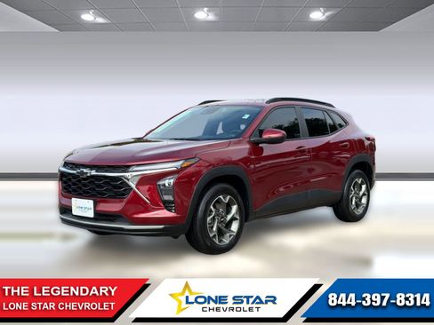 Certified 2025 Chevrolet Trax LT w/ Sunroof Package FWD image 1