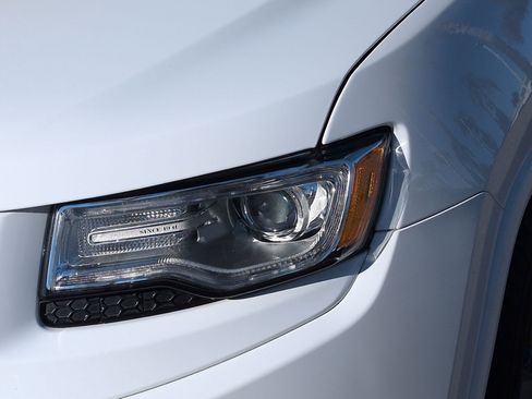 Used 2015 Jeep Grand Cherokee Overland image 6