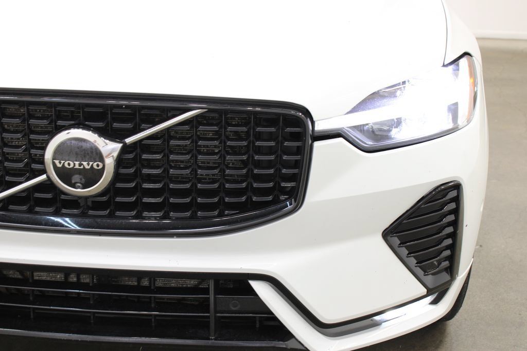 Used 2024 Volvo XC60 B5 Plus AWD/4WD image 8