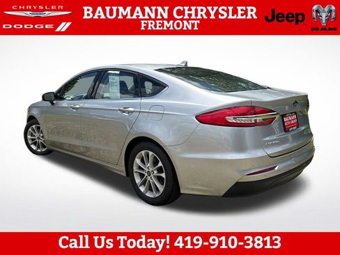 Used 2020 Ford Fusion SE FWD image 4