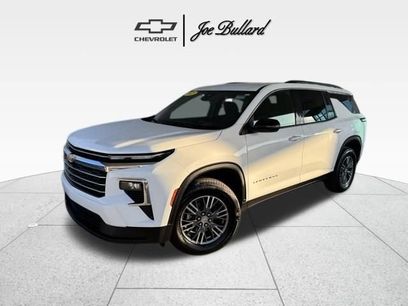 Used 2025 Chevrolet Traverse LT