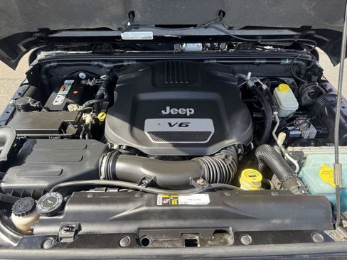 Used 2015 Jeep Wrangler Unlimited Sahara AWD/4WD image 11