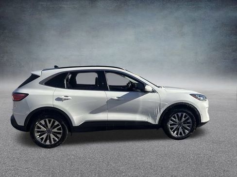 Used 2021 Ford Escape Titanium image 3